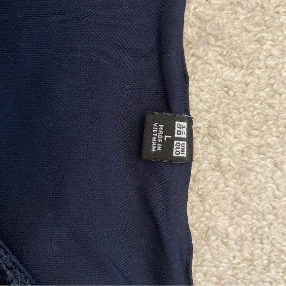 Uniqlo blue lace sleeveless tank top - Picture 2 of 2